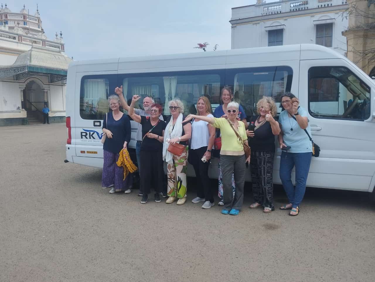 RKV Travels guests on tour
