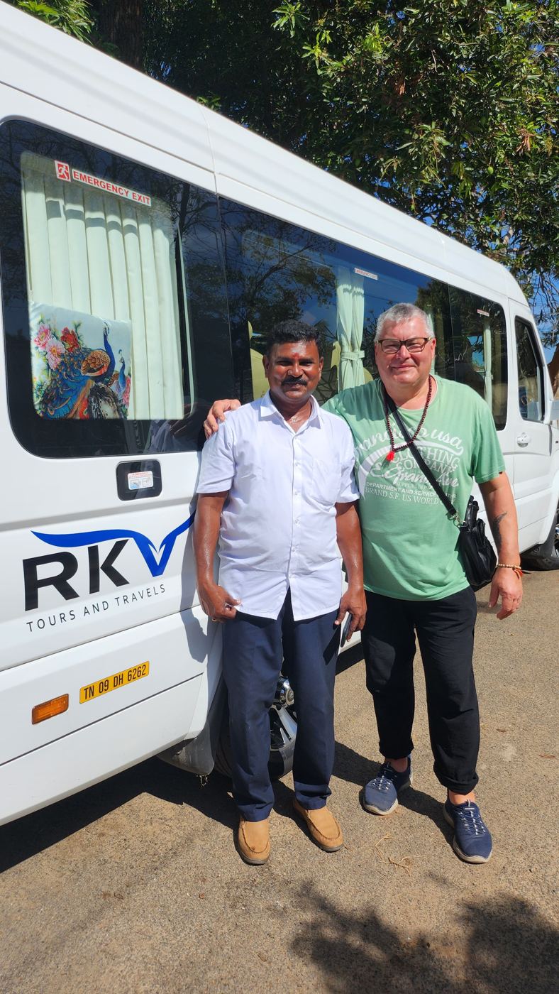 RKV Travels guests on tour